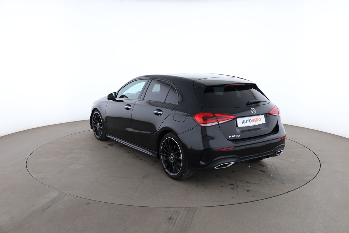 Mercedes-Benz Classe A 180 d AMG Line 8G-DCT — photo 3
