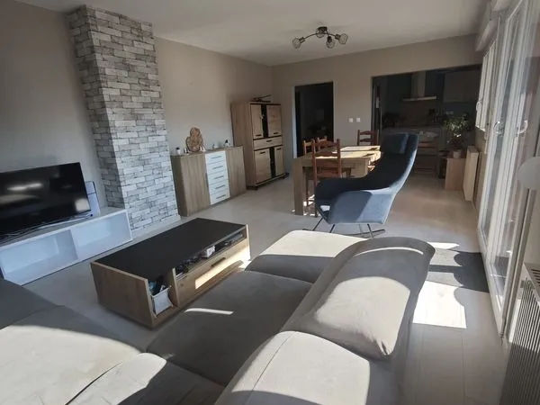 Grand T3 rénové 87m² avec balcon, garage et parking
