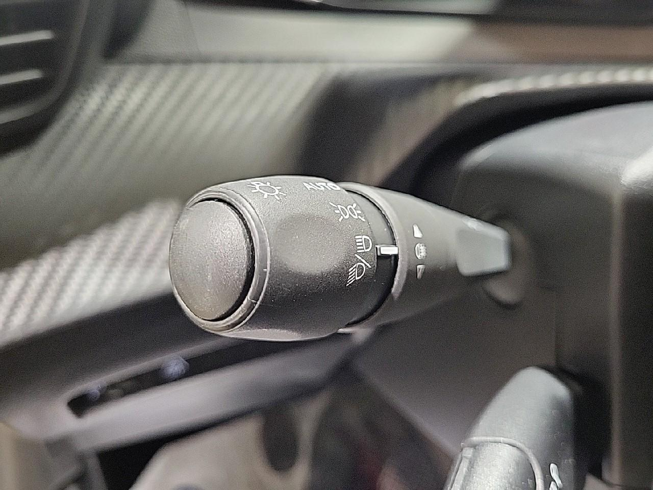 Peugeot 208 puretech 75 s&s bvm5 like — photo 18