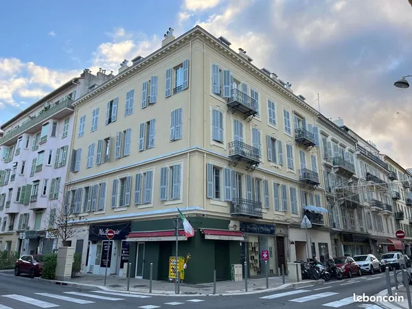 Baisse de prix - Carré d'Or - Plateau de 7 chambres de 106 m² vendu loué - idéal investisseurs