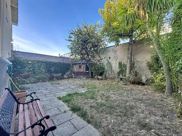 NANTES CHANTENAY Maison 5 pièces à à fort potentiel, avec garage double et jardin