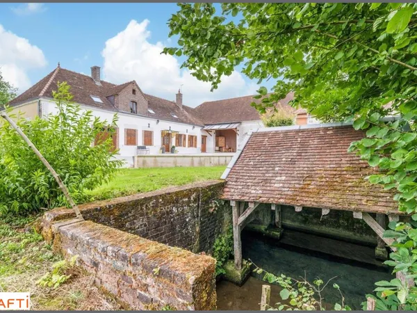 Ancien moulin avec étang et son cours d'eau