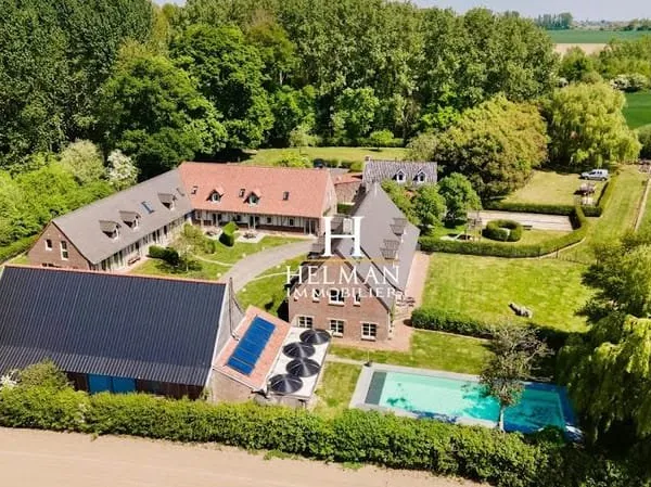 Maison 12 pièces 786 m²