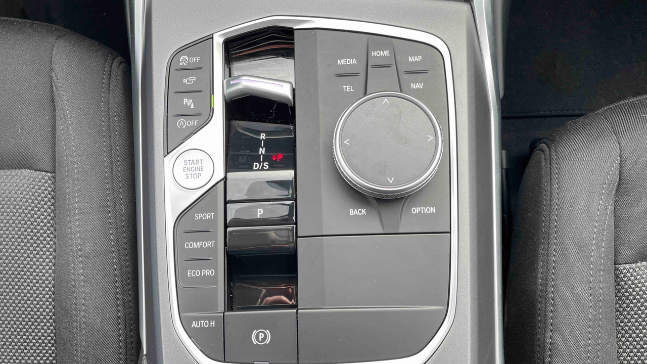 BMW Touring 318i 156 ch BVA8 — photo 24