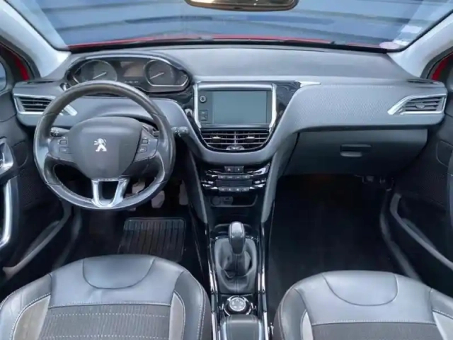 Peugeot 2008 1.2 puretech 110ch allure s&amp;s — photo 9