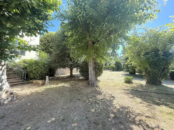 RARE NEUVILLE SUR SAONE. Appartement 137m2 hab env. terrasse, jardin, garage