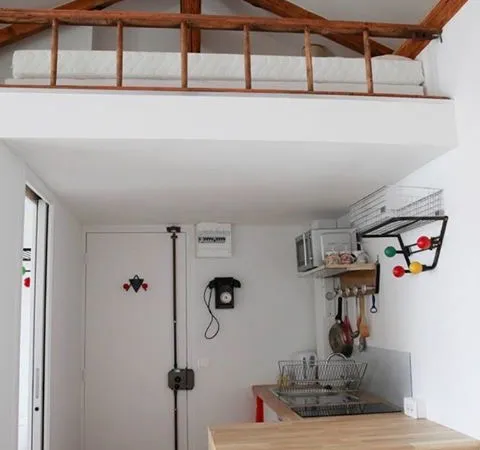 Vends studio lumineux sous les toits - 26 m² - Batignolles - Paris 17ème