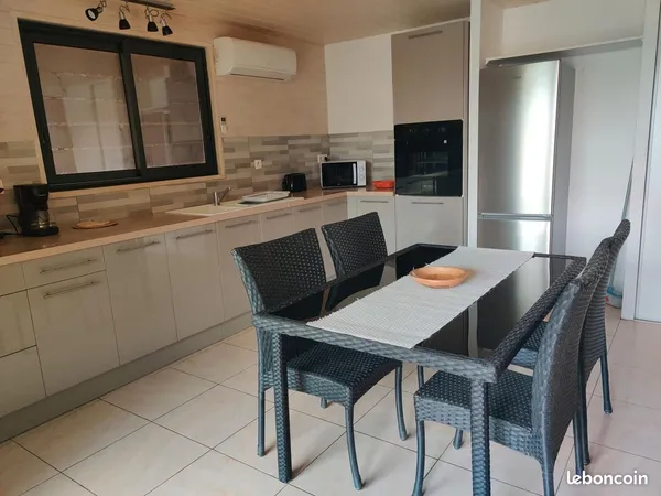 Joli appartement au calme avec petit extérieur, Edf, Eau, Internet , parking compris