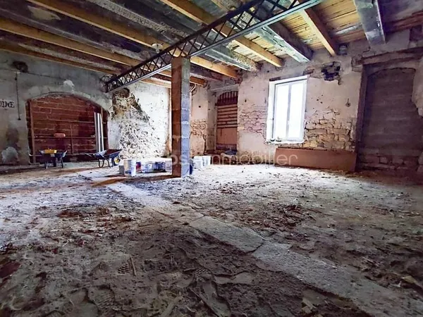 Grande cave de 110 m² à fort potentiel