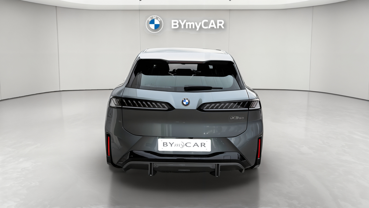 BMW iX3 50 xDrive — photo 4