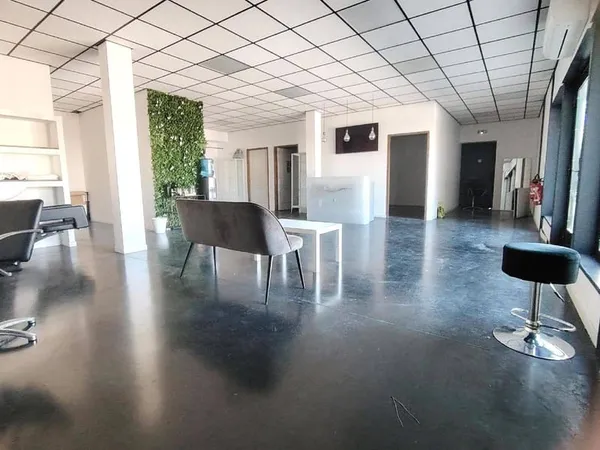 Local commercial 120 m²