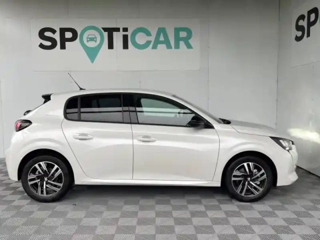 Peugeot 208 1.2 pure tech 100ch s&amp;s allure — photo 4