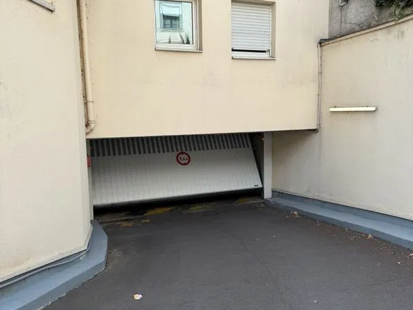 Box / parking centre ville rer b antony