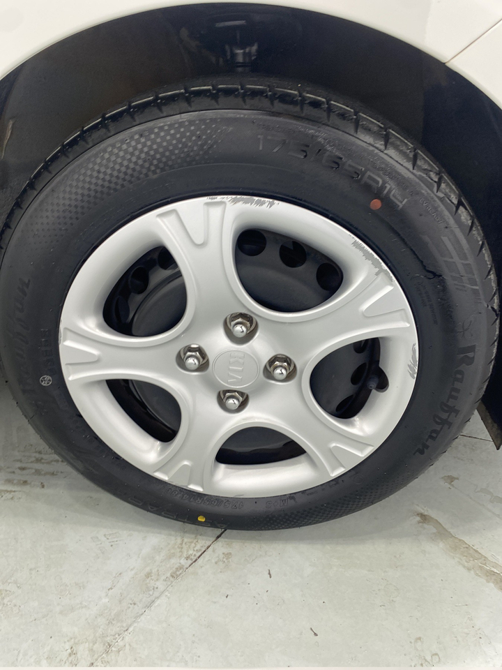 Kia Picanto — photo 36