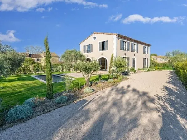 Maison 5 pièces 256 m²