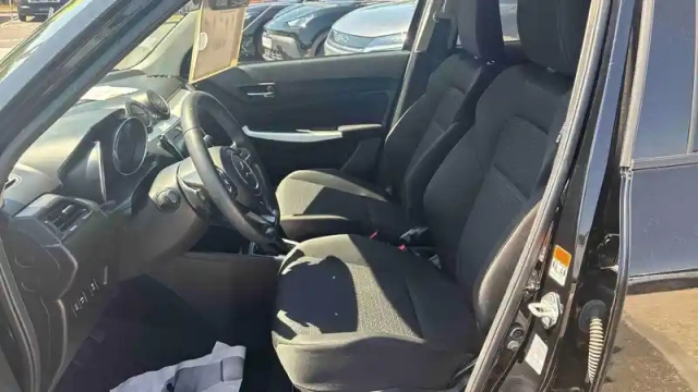 Suzuki Swift 1.0 boosterjet auto — photo 12