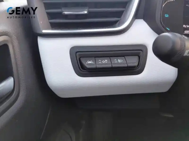 Renault Clio e-tech 140 - 21n — photo 17