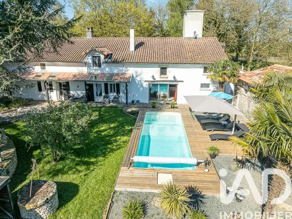 Maison 8 pièces 265 m²