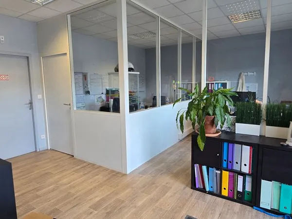 Bureau et entrepôt