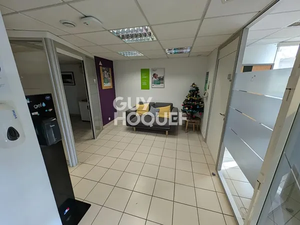 Commerce Location Jaunay-Marigny  115m² 1000€