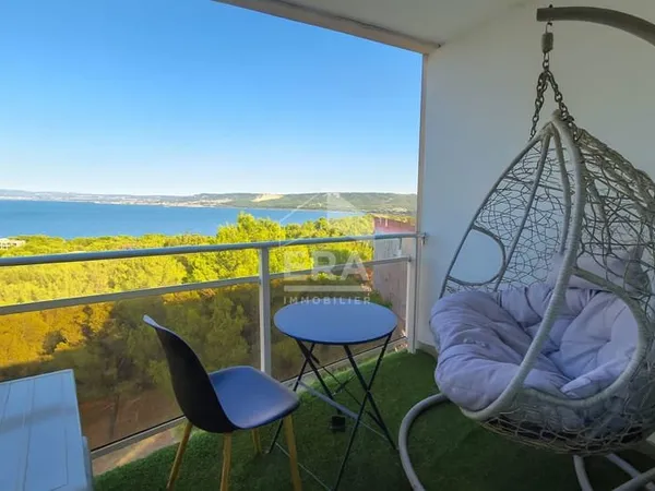 Bel appartement T4 rénové avec vue exceptionnelle sur l'étang