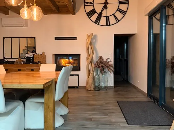 Magnifique longère de caractère rénovée en 2021, avec logement indépendant, grange et terrain de 13 