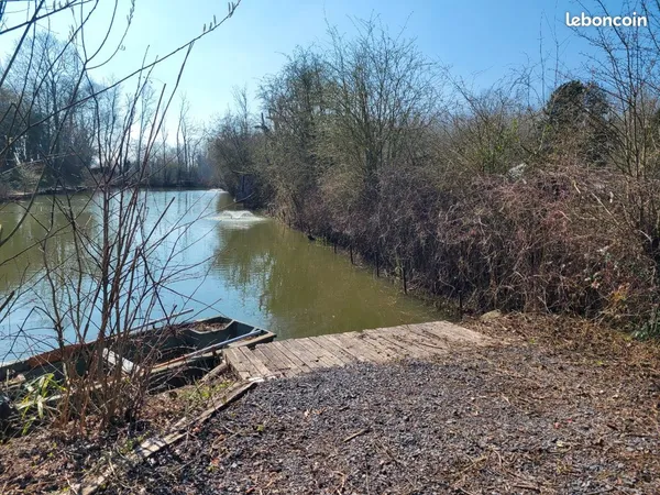 Etang privé de 2800m2