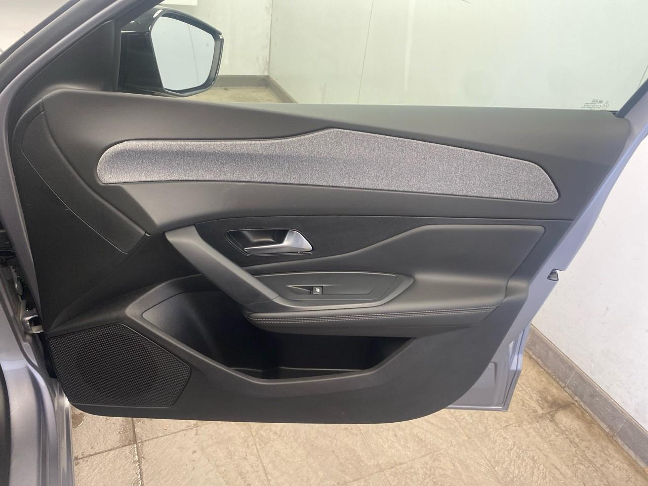 Peugeot 308 hybrid 145 e-dcs6 allure — photo 25