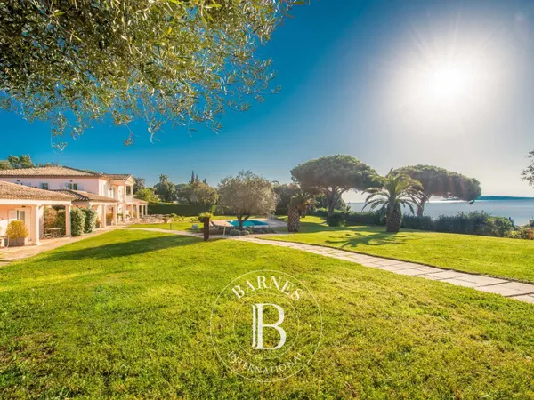 GRIMAUD - PROPRIÉTÉ DE PRESTIGE - VUE MER PANORAMIQUE