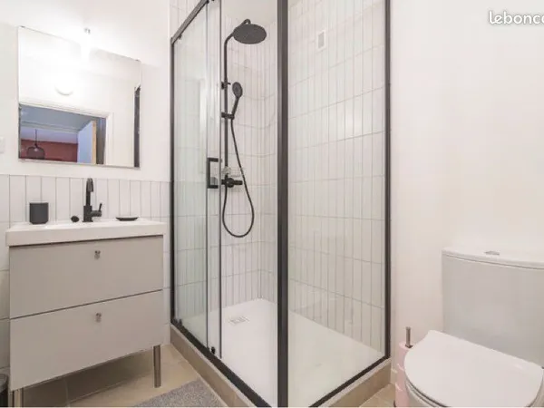 Appartement entièrement rénové - Moderne & chaleureux
