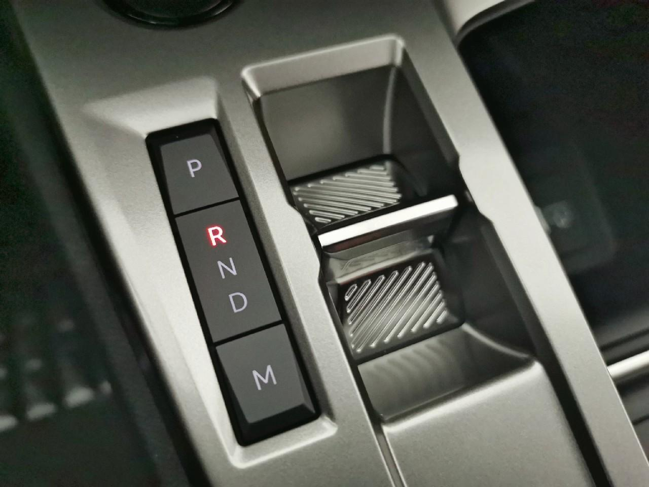 Peugeot 308 sw hybrid 145 e-dcs6 style — photo 32