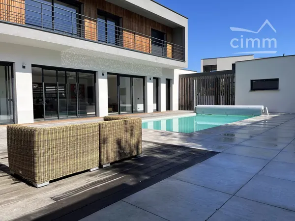 Maison contemporaine - 276 m²