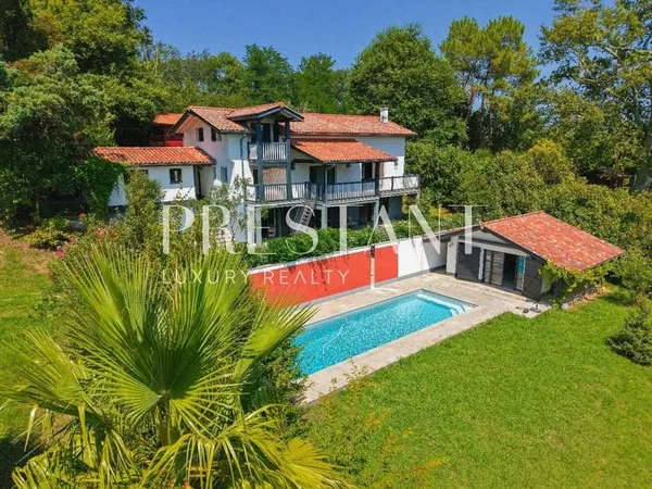 Maison 9 pièces 200 m²