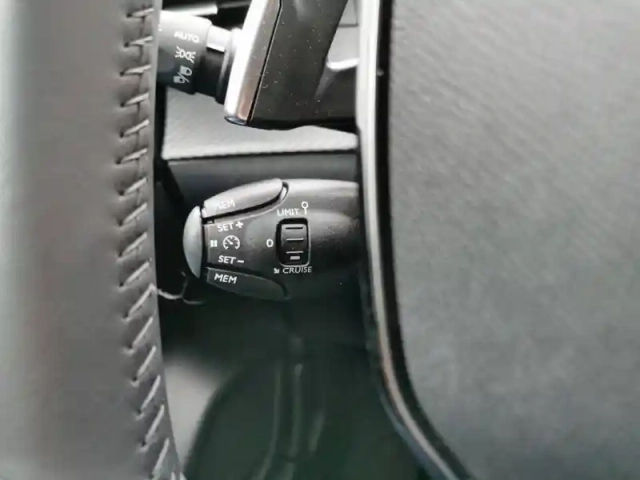 Peugeot 208 hybrid 100 e-dcs6 — photo 19