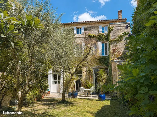 Maison 9 pièces 296 m²