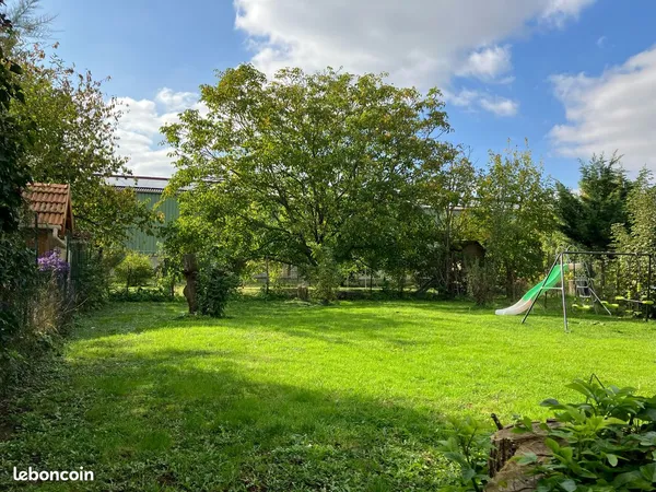 Maison individuelle rénovée avec jardin