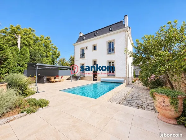 Propriété 7 pièces 233 m²