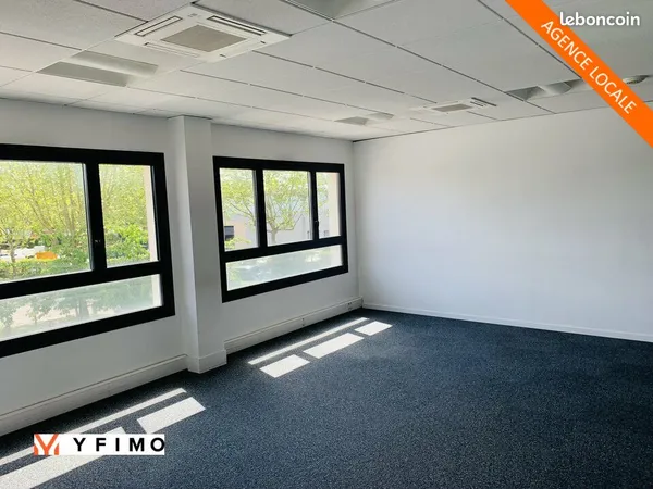 Bureaux 149 m² CHANTELOUP LES VIGNES