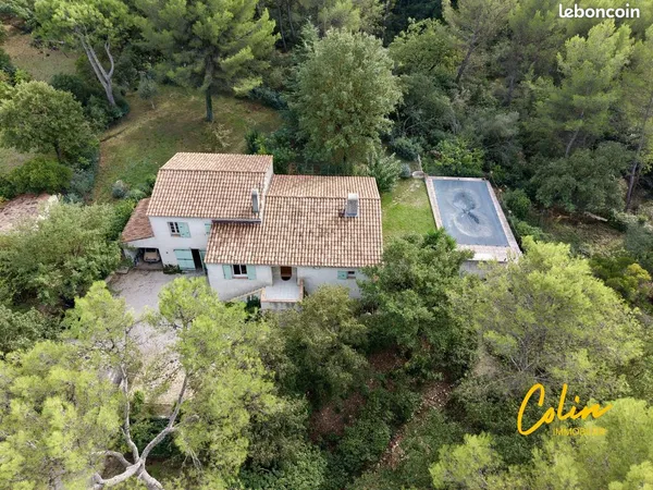 Propriété 5 pièces 140 m²