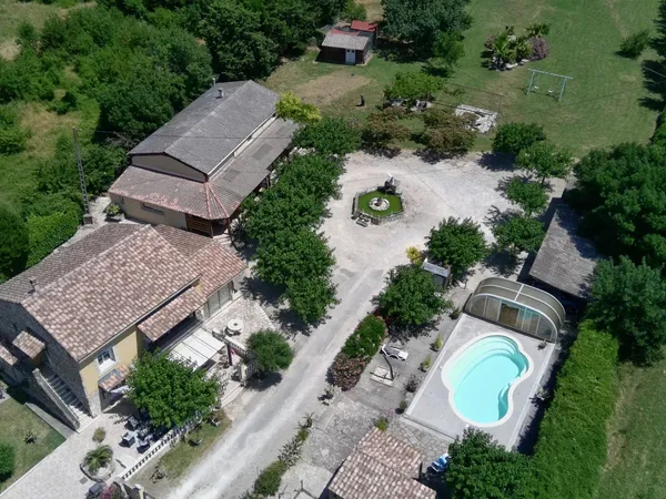 PROPRIÉTÉ D' EXCEPTION AVEC 2 GÎTES RENTABLES PISCINE CHAUFF