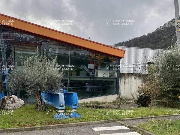 Local d'activité 650 m²