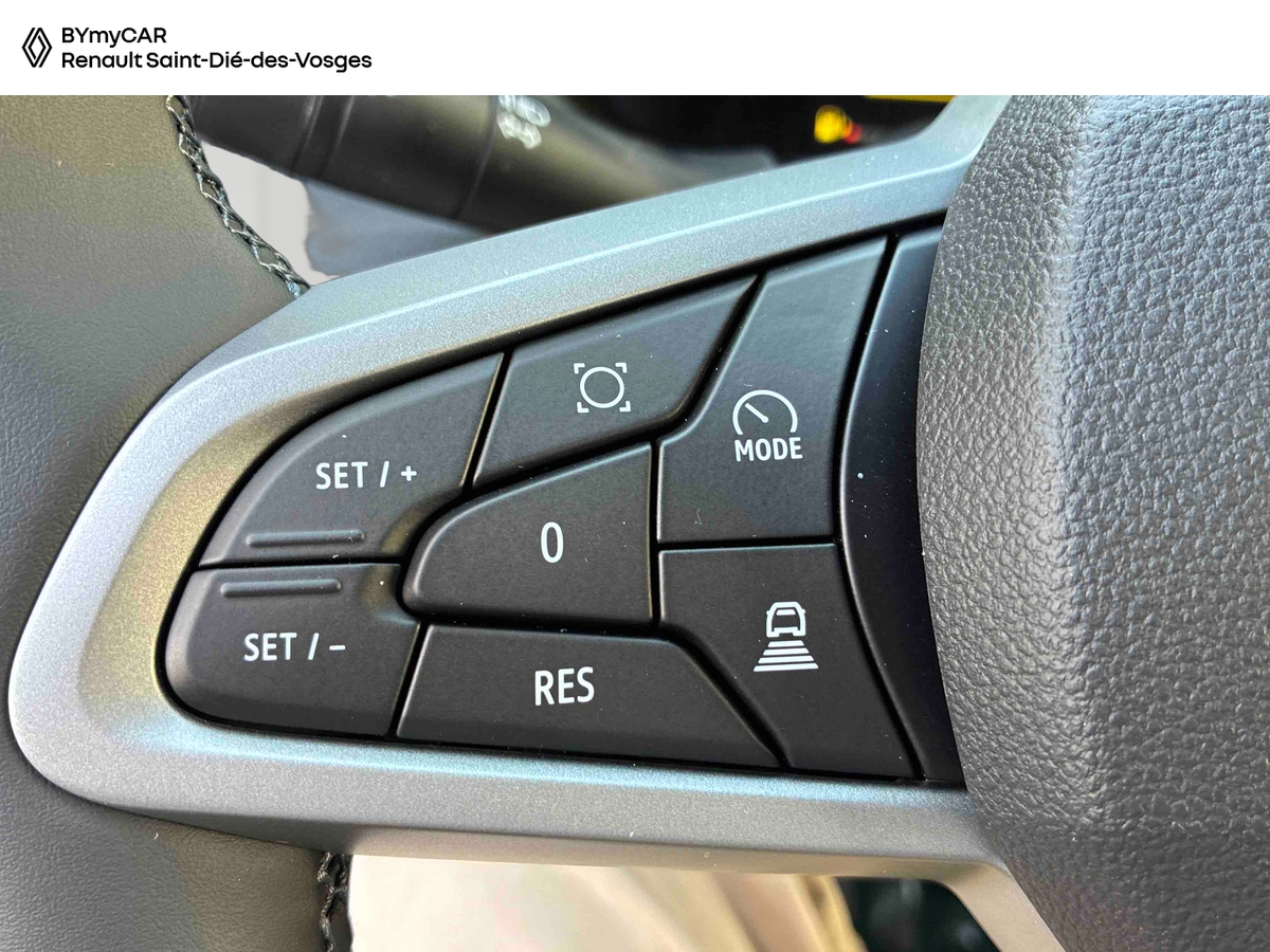 Dacia Duster Hybrid 155 — photo 17