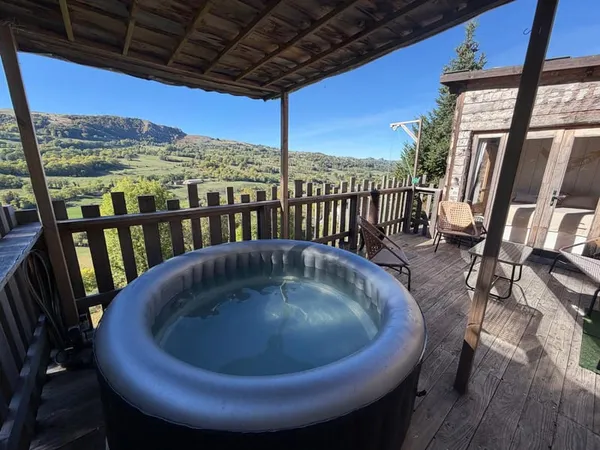 Complexe touristique avec 3 chalets, spa, logement de foncti
