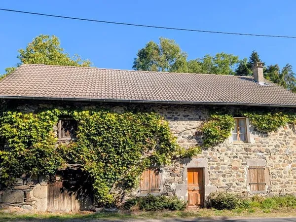 Ferme à rénover sur 3200 m2 de terrain