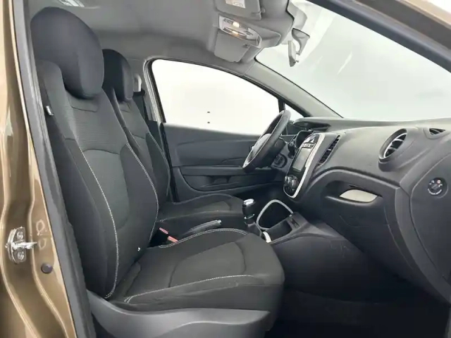 Renault Captur tce 120 energy — photo 23