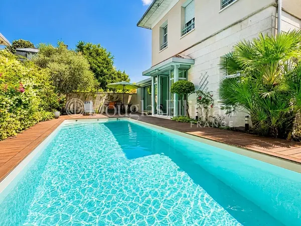BORDEAUX CAUDERAN - Maison familiale avec piscine et garage à deux pas du Parc Bordelais