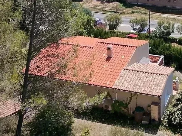 A vendre une villa sur un beau terrain boisé avec une source