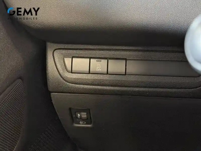 Peugeot 208 1.2 puretech 82ch bvm5 — photo 17