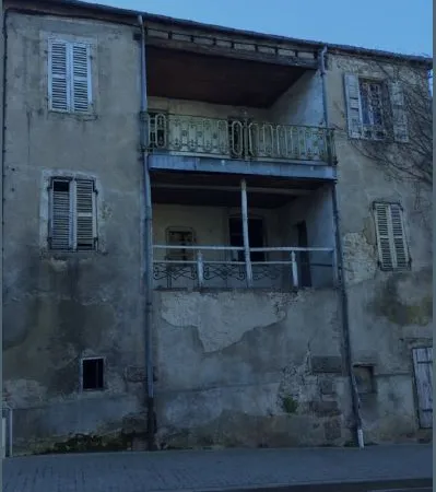 LAPALISSE - À DEUX PAS DU CHÂTEAU - 287 m² - PROJET INVESTISSEUR - 69 000 frais d'agence inclus