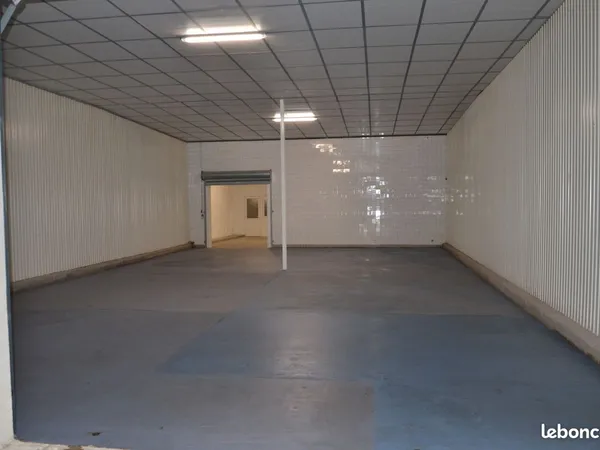 Local d’activité et entrepôt Location Châteauroux 2p 221m² 700€